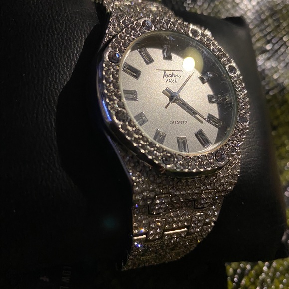 Paved Timepeice - Picture 3 of 5